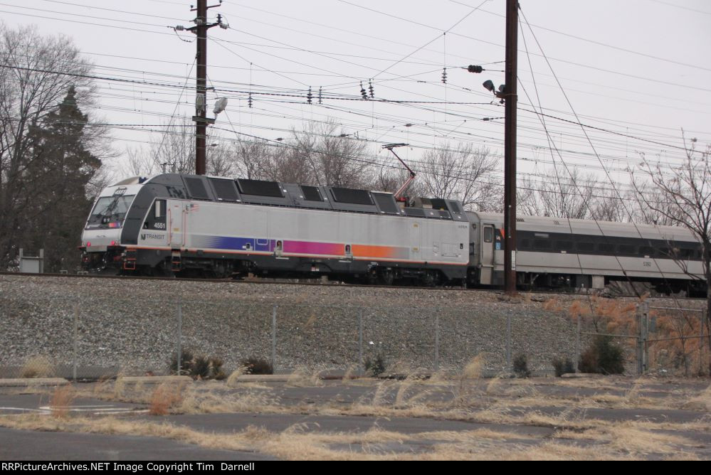 NJT 4551 pushes to NY